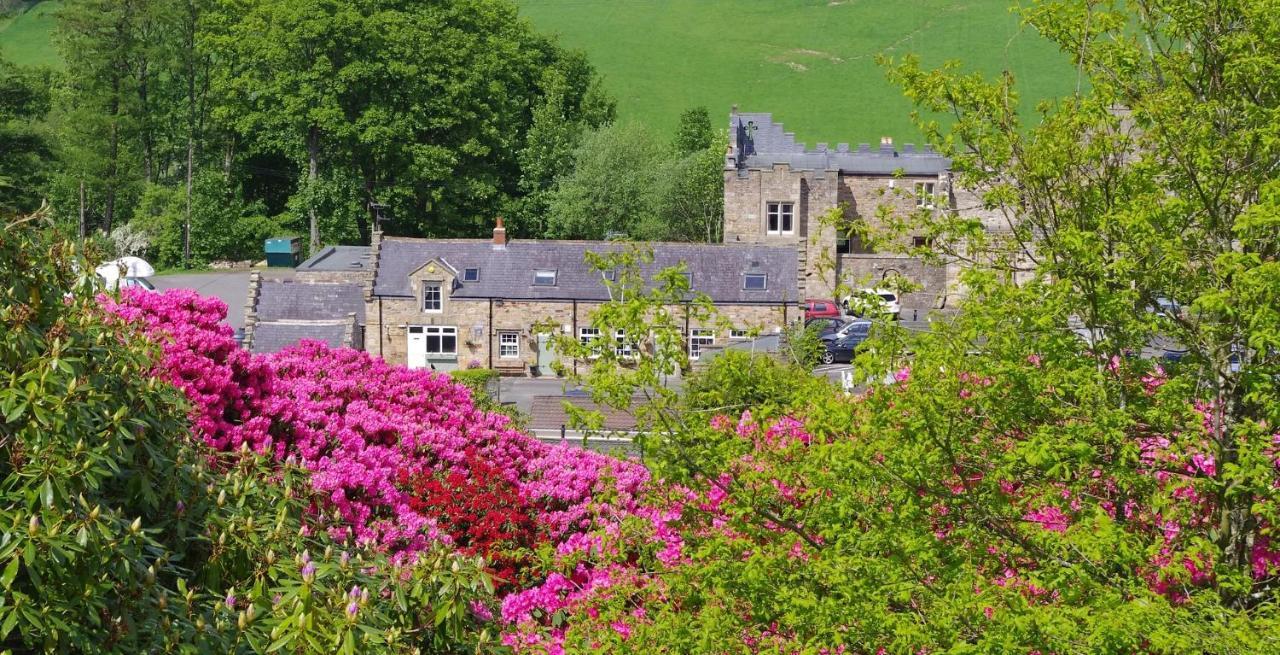 Blenkinsopp Castle Inn Greenhead Exterior foto